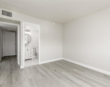 10355 Paradise Boulevard - Photo Thumbnail 29