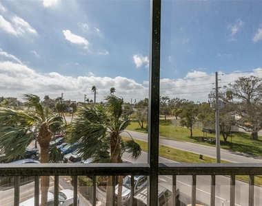 10355 Paradise Boulevard - Photo Thumbnail 15