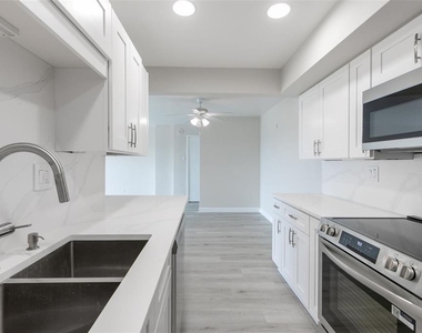 10355 Paradise Boulevard - Photo Thumbnail 25