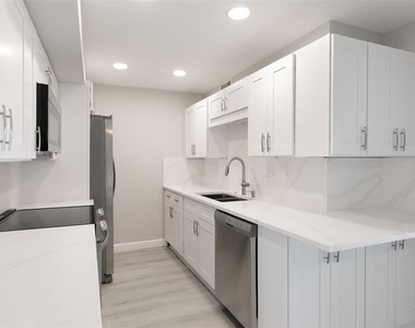 10355 Paradise Boulevard - Photo Thumbnail 22