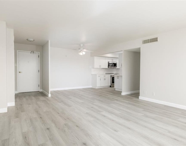 10355 Paradise Boulevard - Photo Thumbnail 16