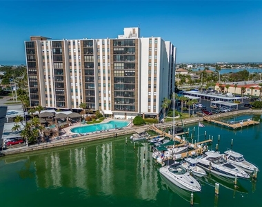 10355 Paradise Boulevard - Photo Thumbnail 5