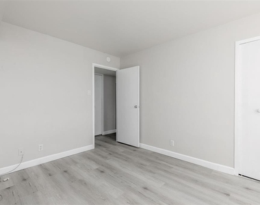 10355 Paradise Boulevard - Photo Thumbnail 33