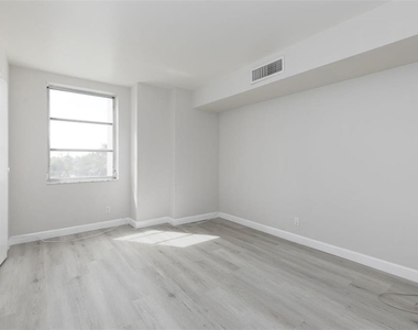 10355 Paradise Boulevard - Photo Thumbnail 31