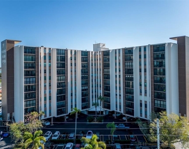 10355 Paradise Boulevard - Photo Thumbnail 8