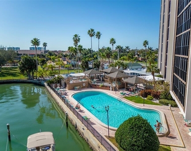 10355 Paradise Boulevard - Photo Thumbnail 2