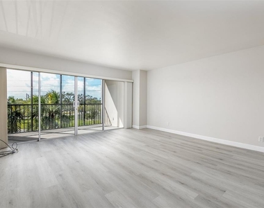 10355 Paradise Boulevard - Photo Thumbnail 11
