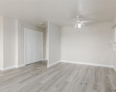 10355 Paradise Boulevard - Photo Thumbnail 19