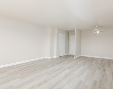 10355 Paradise Boulevard - Photo Thumbnail 17