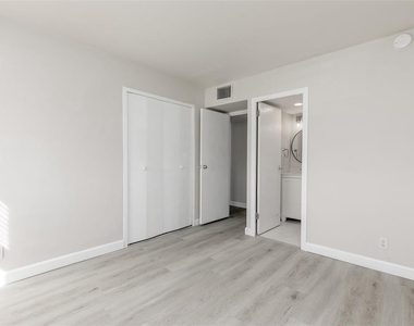 10355 Paradise Boulevard - Photo Thumbnail 28