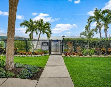 4908 38th Way S - Photo Thumbnail 77