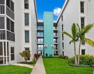 4908 38th Way S - Photo Thumbnail 3