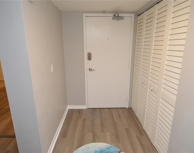 4908 38th Way S - Photo Thumbnail 7