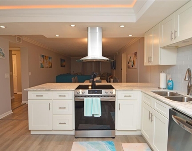 4908 38th Way S - Photo Thumbnail 13
