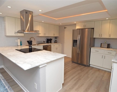 4908 38th Way S - Photo Thumbnail 9