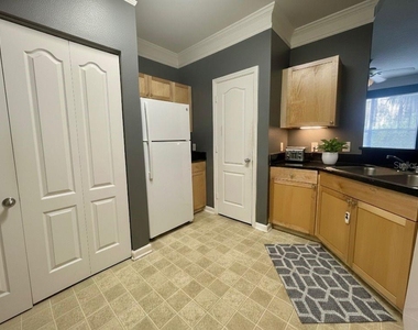8836 Villa View Circle - Photo Thumbnail 3