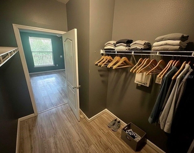 8836 Villa View Circle - Photo Thumbnail 10