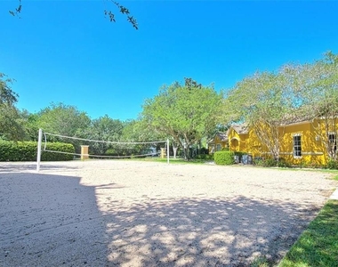 8836 Villa View Circle - Photo Thumbnail 18