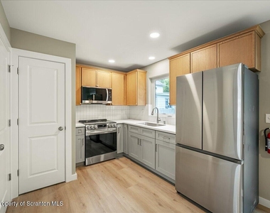 820 822 Delaware Street - Photo Thumbnail 2