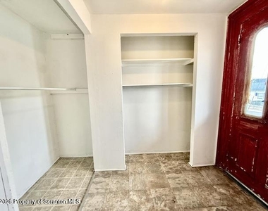 301 N Bromley Avenue - Photo Thumbnail 6