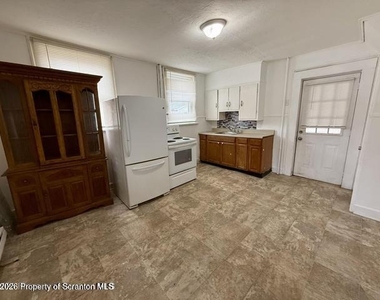 301 N Bromley Avenue - Photo Thumbnail 2