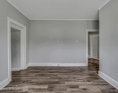 301 N Bromley Avenue - Photo Thumbnail 6
