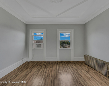301 N Bromley Avenue - Photo Thumbnail 9
