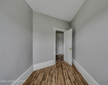 301 N Bromley Avenue - Photo Thumbnail 12