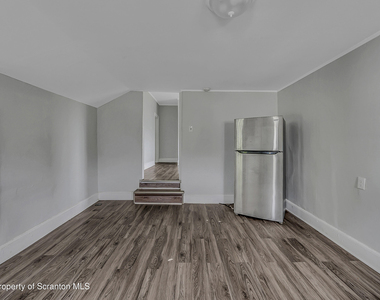 301 N Bromley Avenue - Photo Thumbnail 4