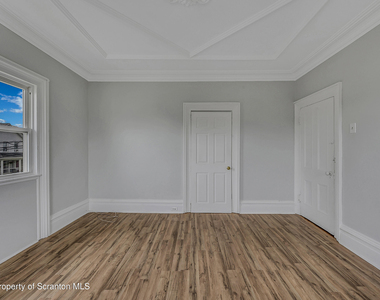 301 N Bromley Avenue - Photo Thumbnail 10