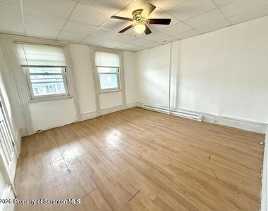 301 N Bromley Avenue - Photo Thumbnail 5