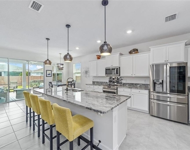 4395 Nw 55th Terrace - Photo Thumbnail 3