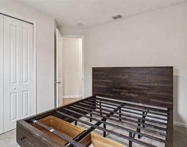 654 Heritage Square Drive - Photo Thumbnail 24