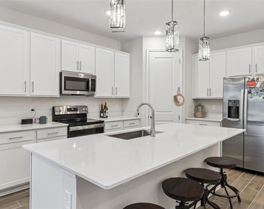 654 Heritage Square Drive - Photo Thumbnail 12