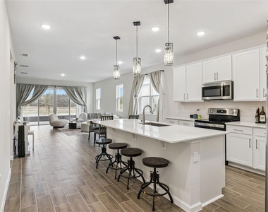 654 Heritage Square Drive - Photo Thumbnail 13