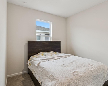 654 Heritage Square Drive - Photo Thumbnail 23