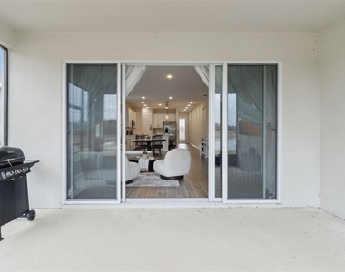 654 Heritage Square Drive - Photo Thumbnail 26