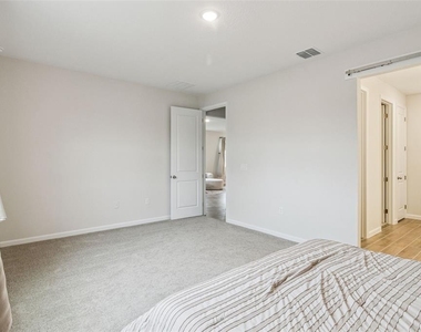 654 Heritage Square Drive - Photo Thumbnail 17