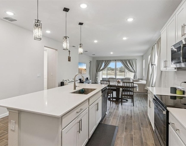654 Heritage Square Drive - Photo Thumbnail 10