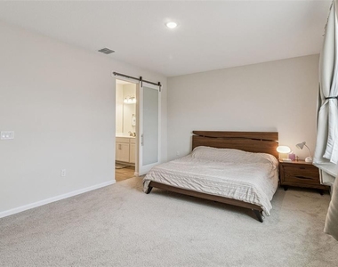 654 Heritage Square Drive - Photo Thumbnail 15