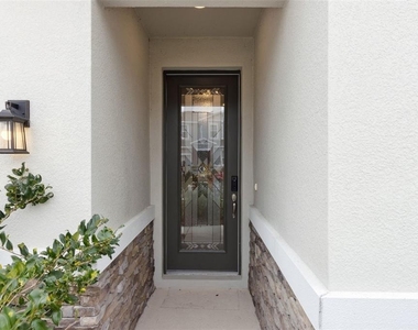 654 Heritage Square Drive - Photo Thumbnail 2