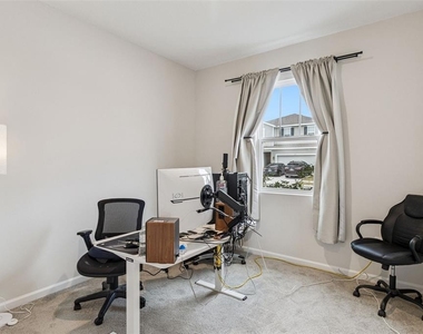 654 Heritage Square Drive - Photo Thumbnail 14