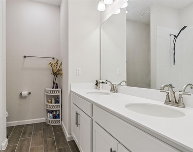 654 Heritage Square Drive - Photo Thumbnail 21