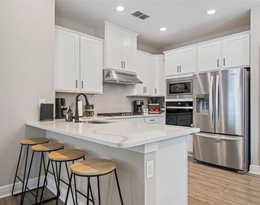 7796 Somersworth Drive - Photo Thumbnail 12