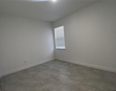 16390 Sw 17th Terrace Road - Photo Thumbnail 10