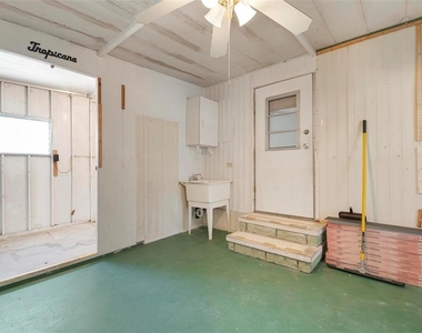 2315 17th Street Lane W - Photo Thumbnail 16