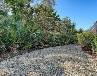 5811 White Oak Bayou Court - Photo Thumbnail 40