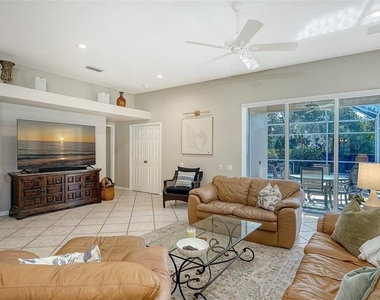 5811 White Oak Bayou Court - Photo Thumbnail 22