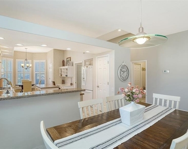 5811 White Oak Bayou Court - Photo Thumbnail 8