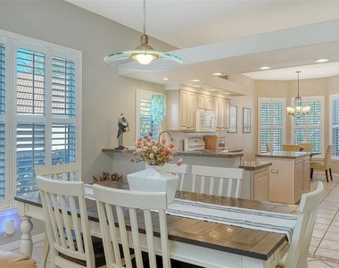 5811 White Oak Bayou Court - Photo Thumbnail 9